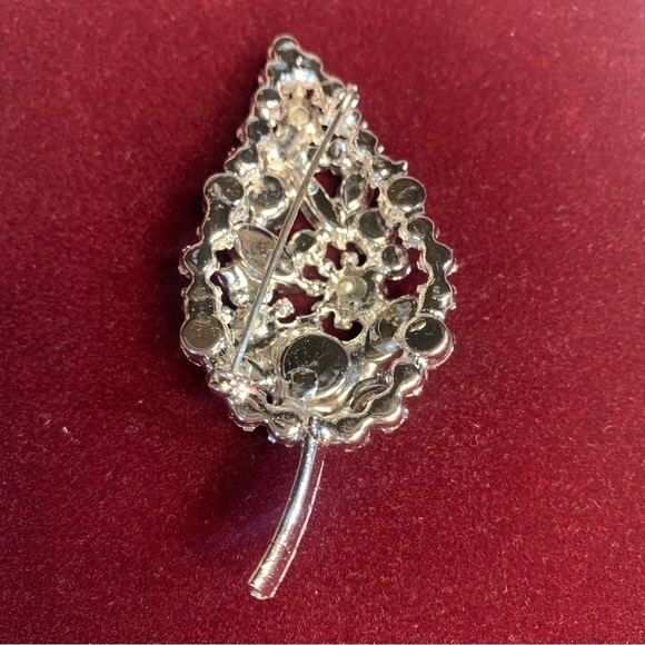 Vintage Leaf Rhinestone Brooch. - Picture 2 of 4